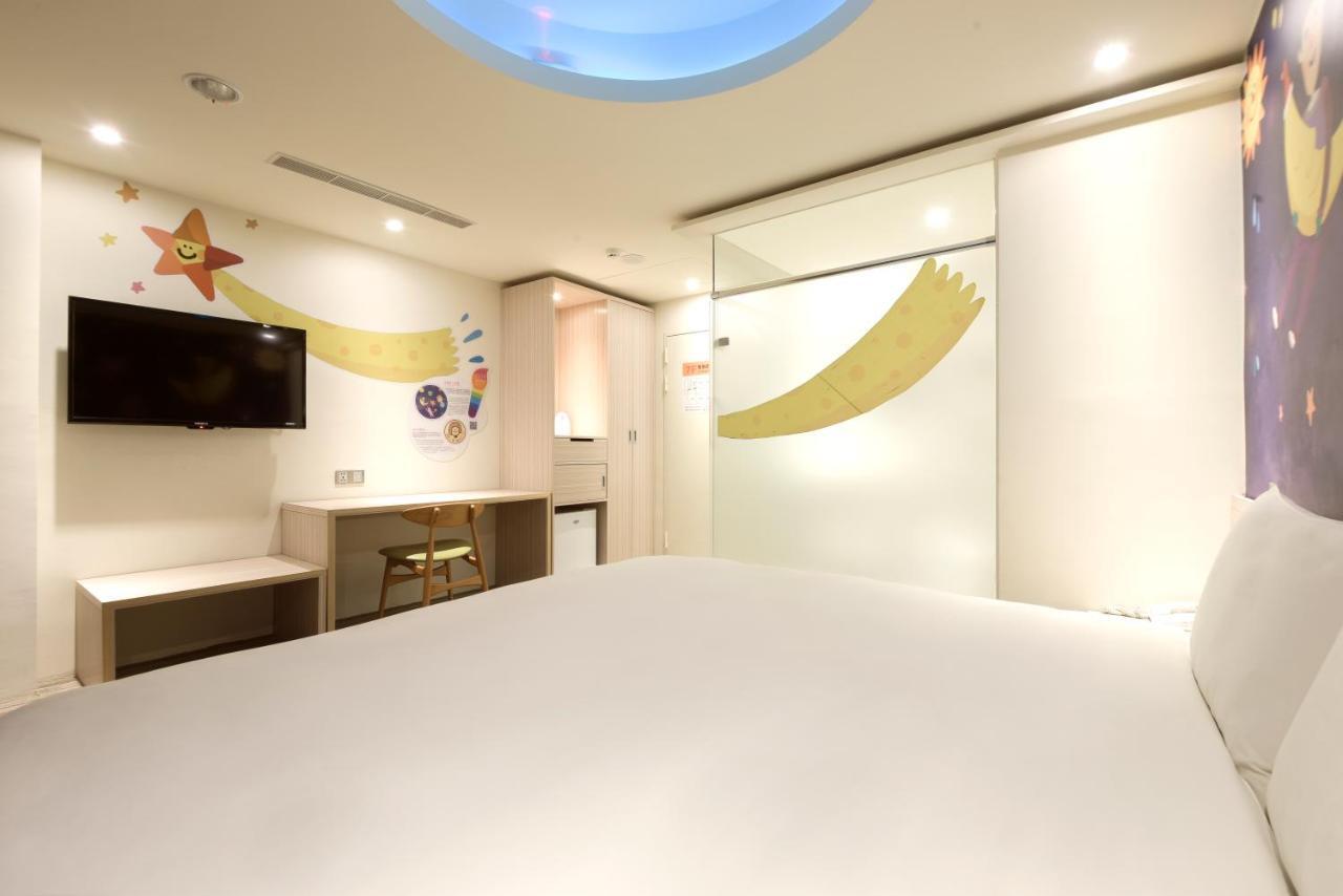 Whoops Hotel Taichung Dış mekan fotoğraf